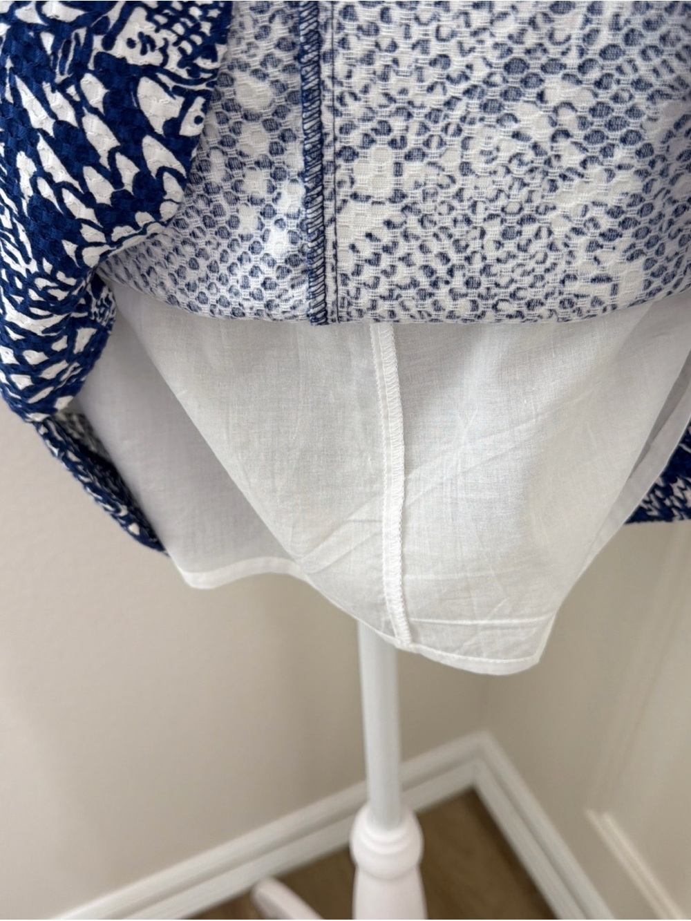Lilly Pulitzer Mini blue/white fish print Dress✨Sz.8✨Embroidered - Picture 6 of 7